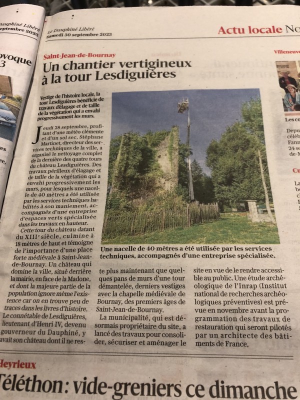 entretien d'un vestige de château fort à st jean de Bournay